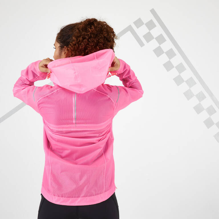 Jaket Lari Wanita Anti-Air Ringan Kiprun - Pink