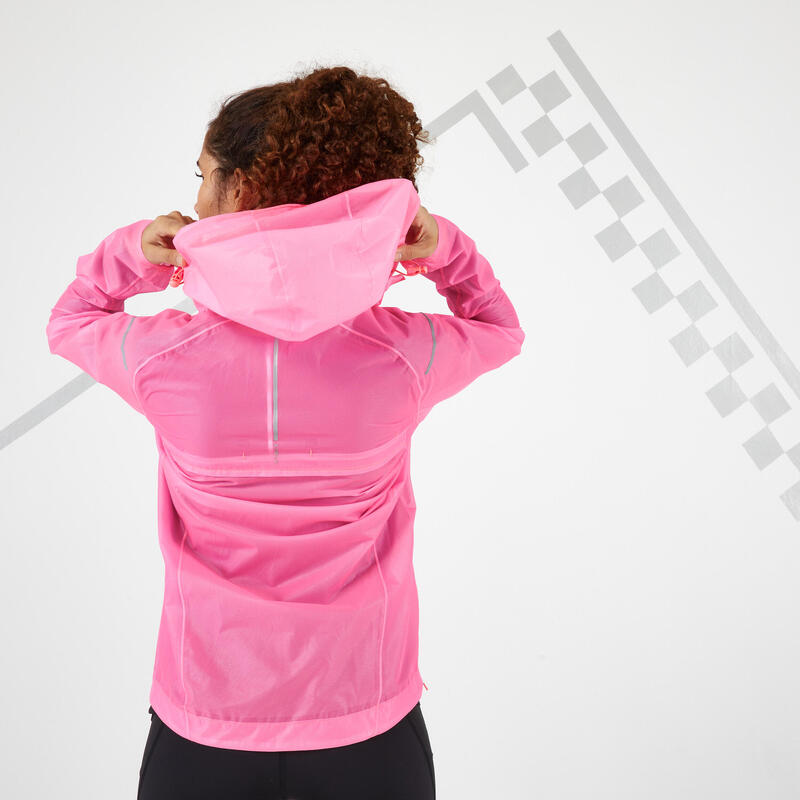 VESTE RUNNING FEMME COUPE PLUIE KIPRUN LIGHT ROSE