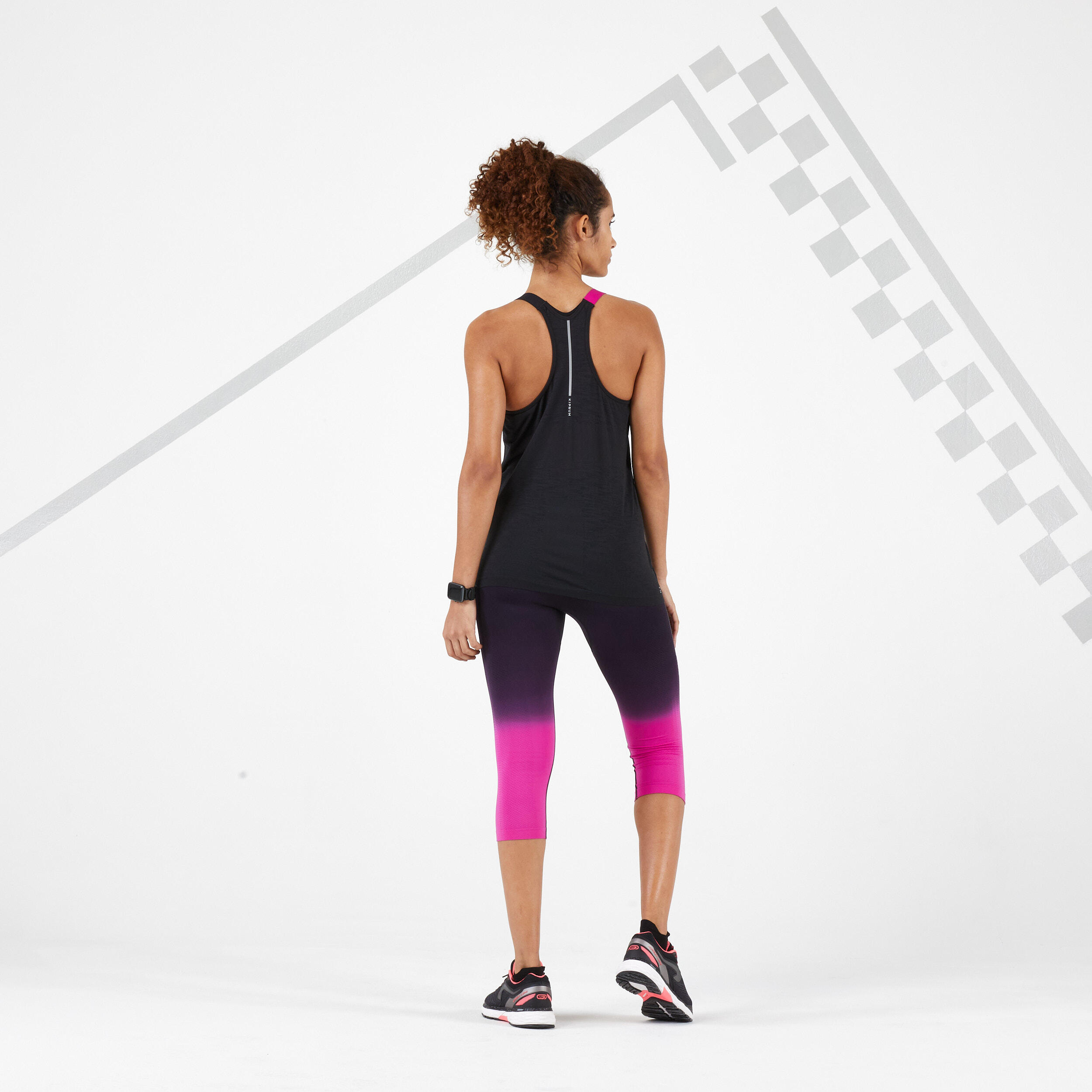 CARE RUNNING TANK TOP WITH BUILT-IN BRA - BLACK/PINK 2/7