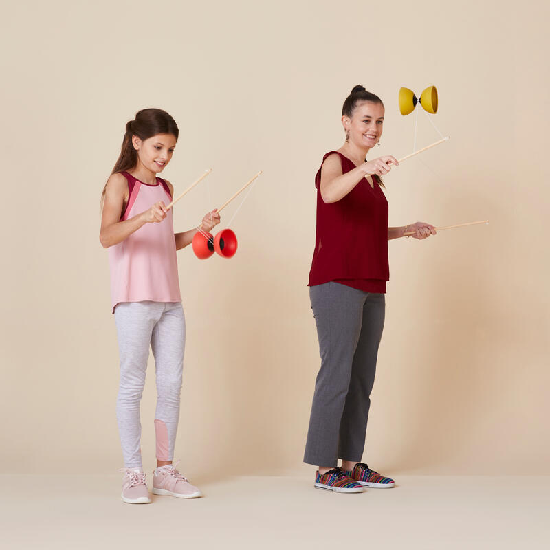 Diabolo voor jongleren 100 geel met houten stokjes