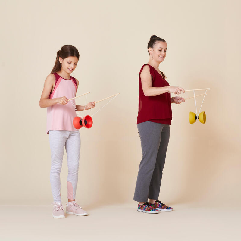 Diabolo voor jongleren 100 rood met houten stokjes