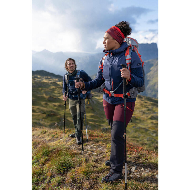 Softshell de montaña y trekking con capucha Mujer Forclaz Trek900 azul