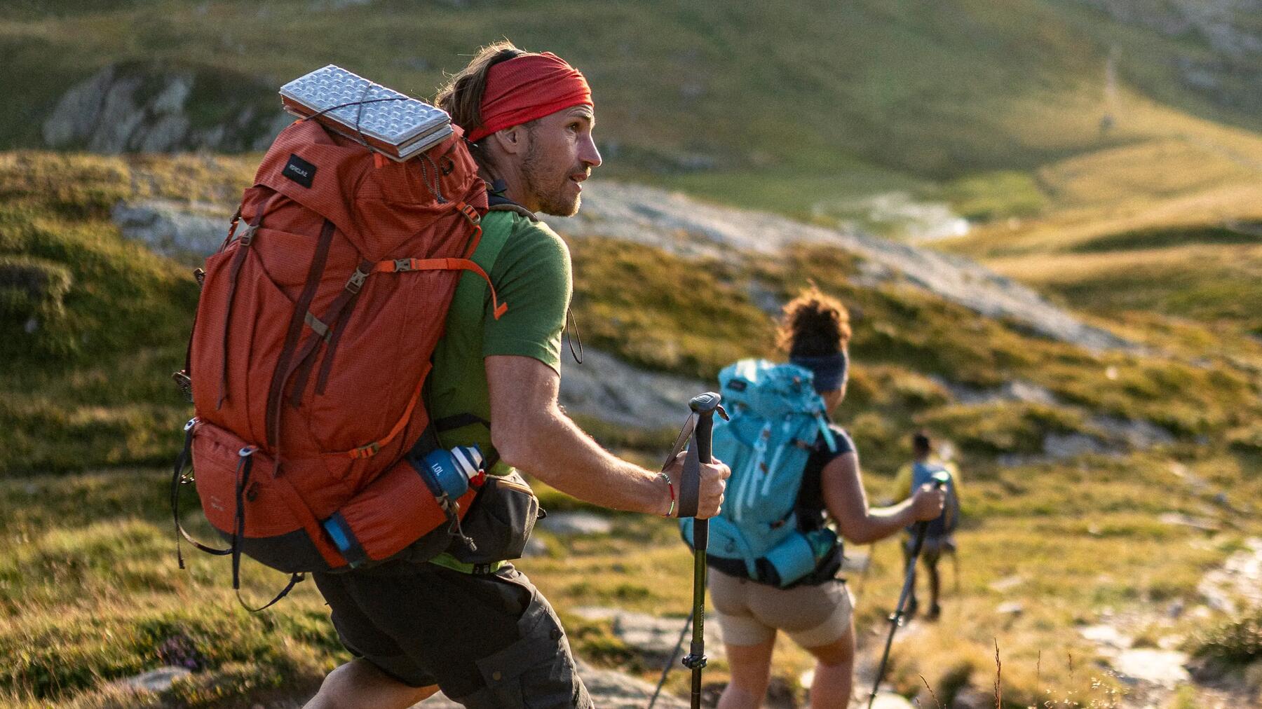 Pareja practicando rucking