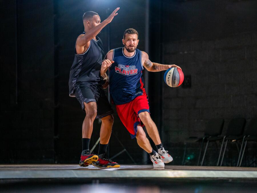 Travailler sa main faible au basket