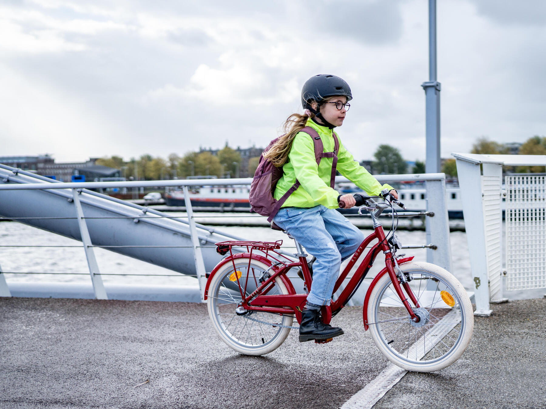 enfant sécurité vélo gilet fluo visibilité en ville