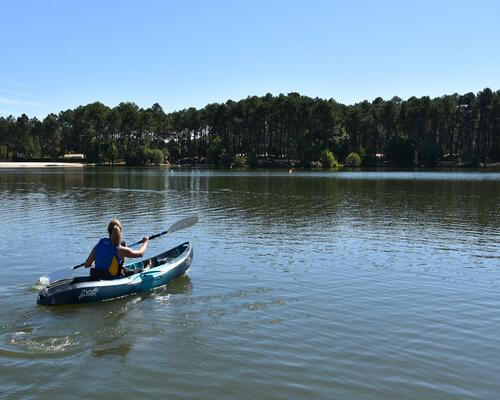 Cómo hacer kayak: lo que debes saber para iniciarte en este deporte