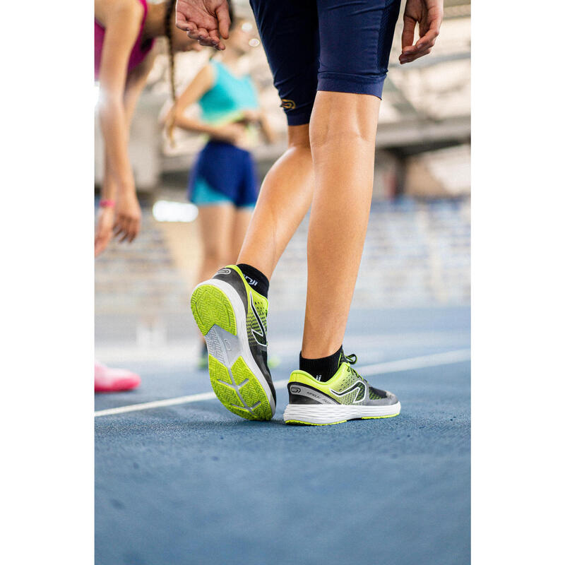 Calçado de corrida criança - Kiprun fast preto amarelo