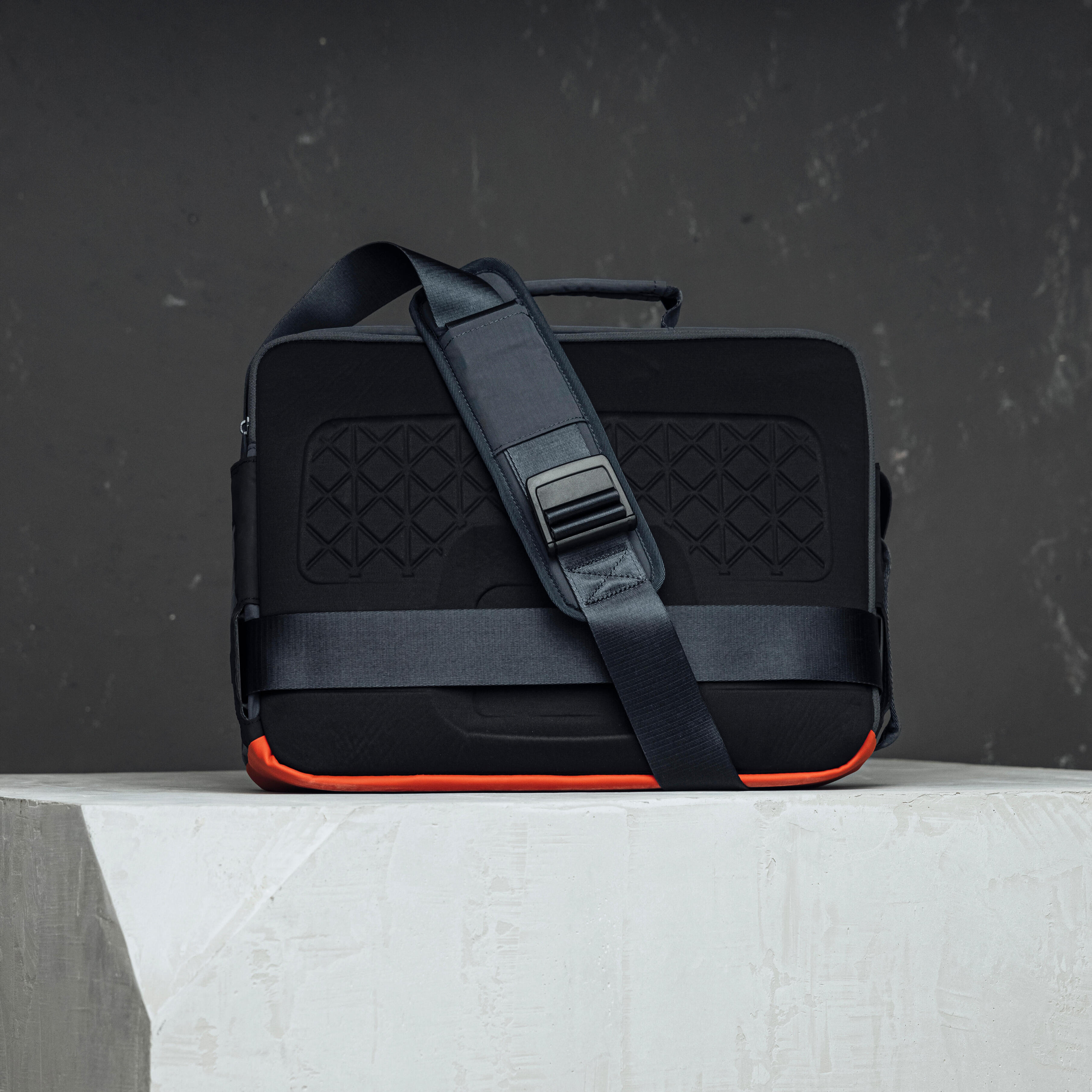 20L BACKENGER ACTIV MBLTY URBAN WALKING TEXTILE MESSENGER BAG BACKPACK