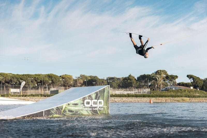 Pánská wakeboardová plovací vesta 500 50 N béžová