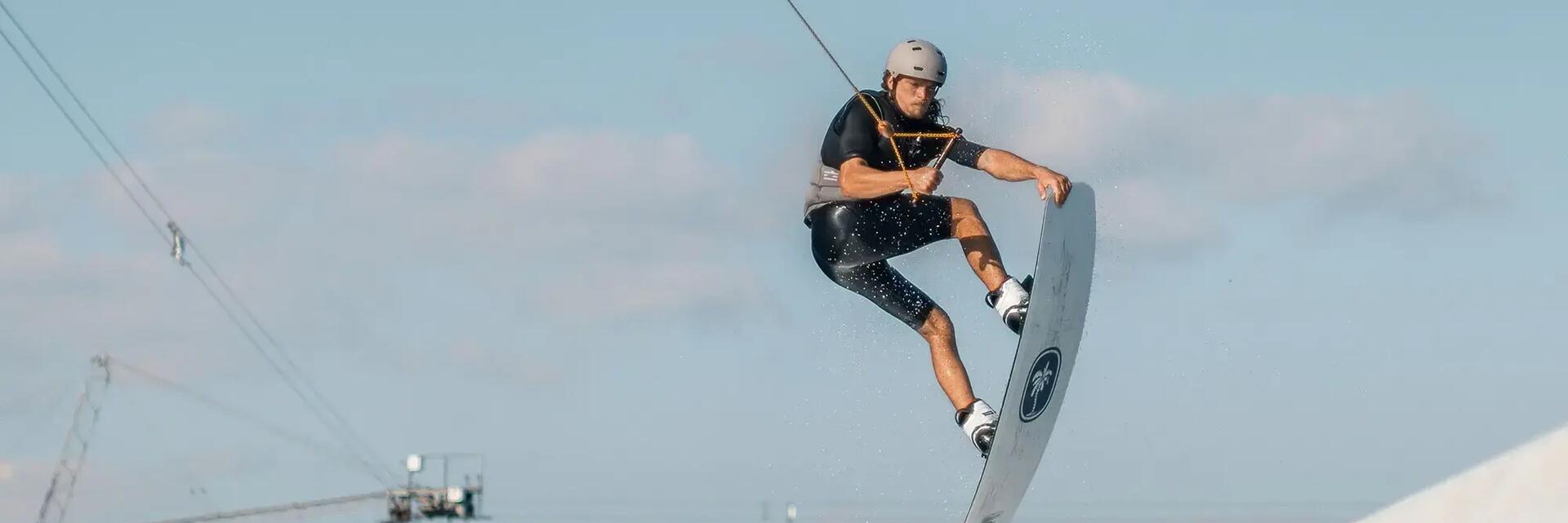 DÉCOUVRIR LE WAKEBOARD CÂBLE ET BATEAU