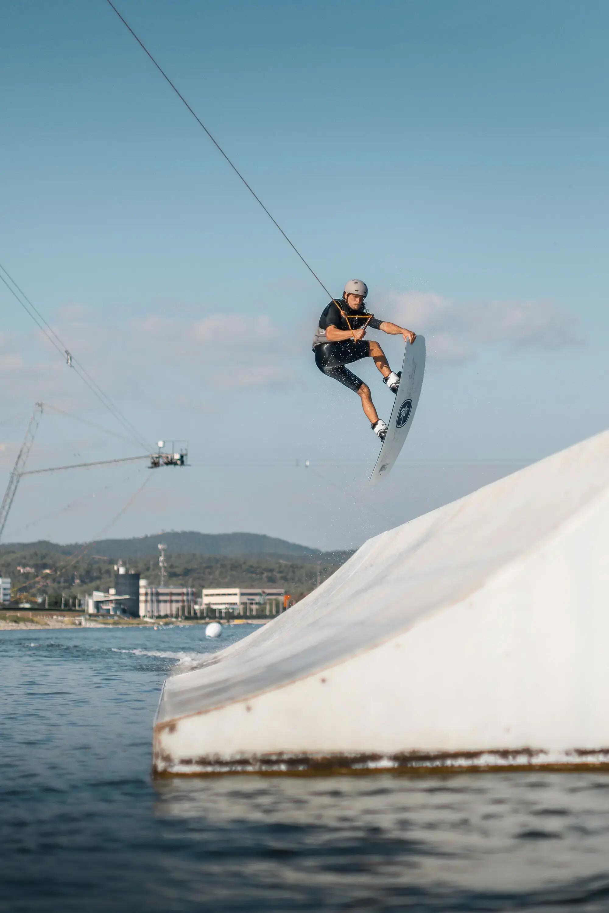 Najlepsze wakeparki w Polsce. Gdzie wybrać się na wakeboard?
