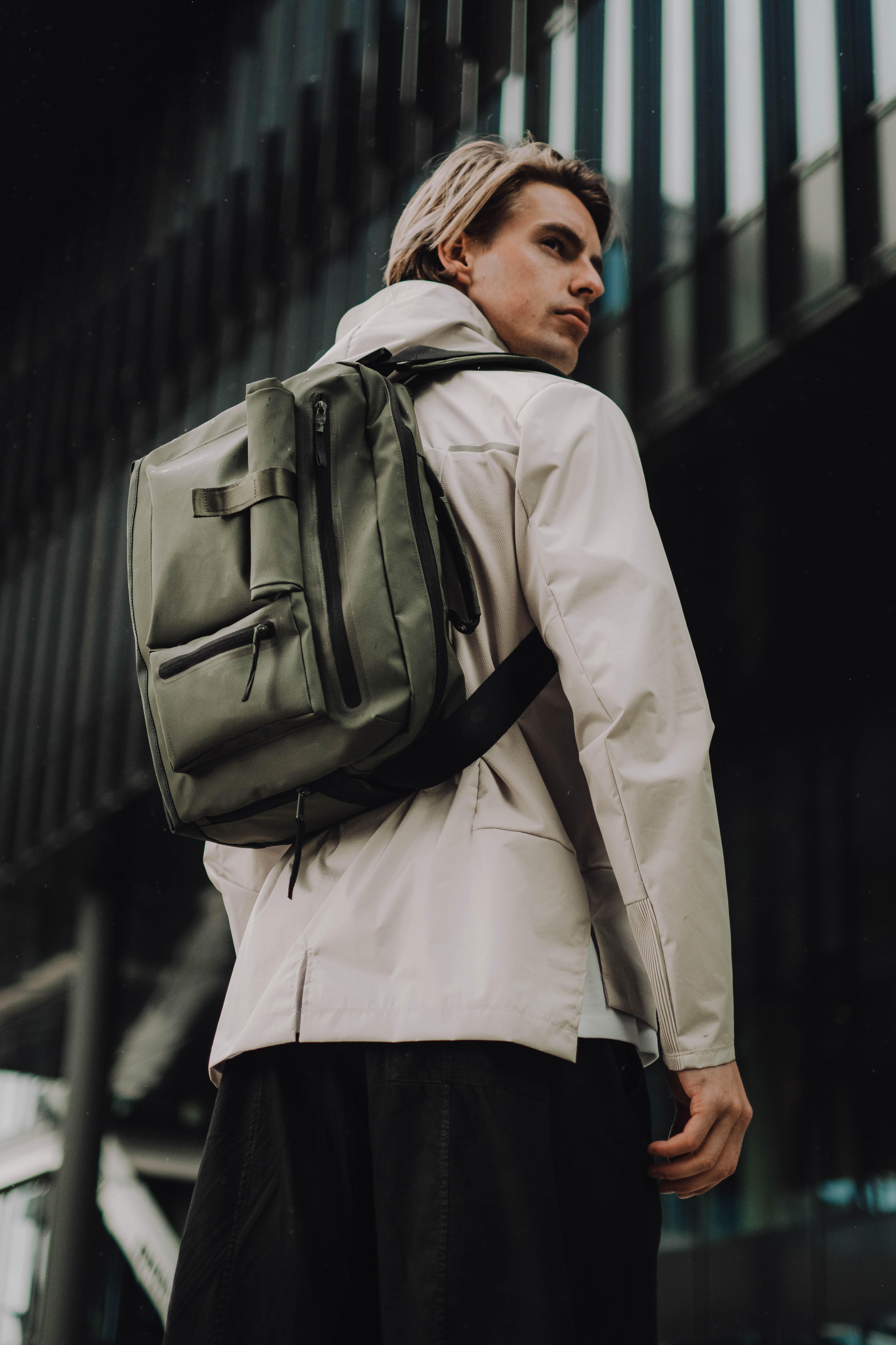 20L BACKENGER ACTIV MBLTY URBAN WALKING MESSENGER BAG BACKPACK BLACK