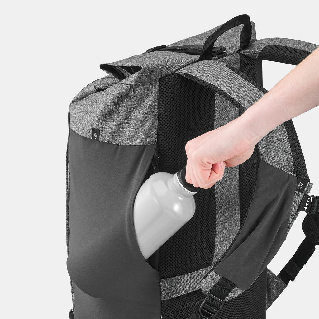 Temno zelen pohodniški nahrbtnik z zapiranjem z zvijanjem ESCAPE NH500 (23 l)