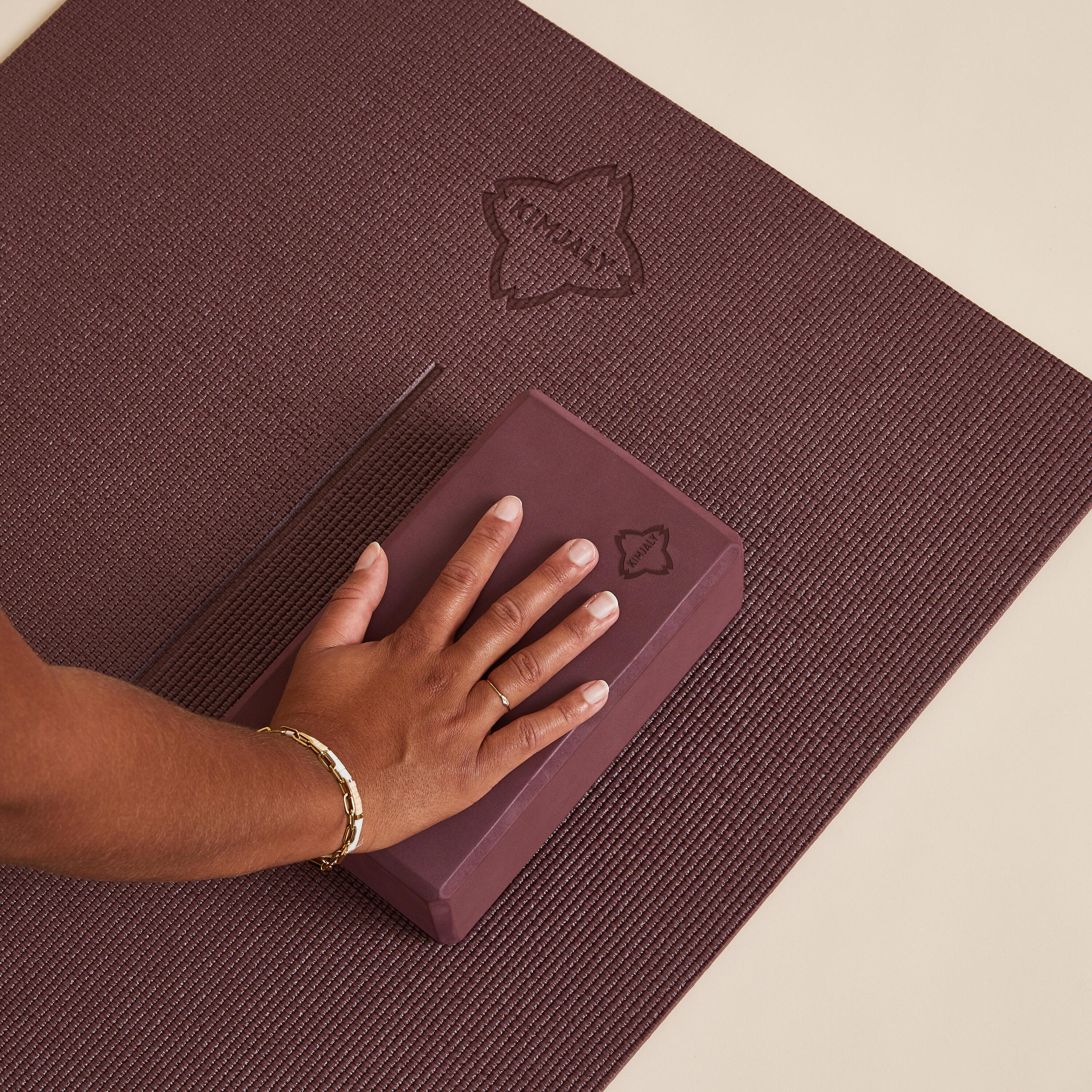 Yogablock Schaumstoff bordeaux 3/4