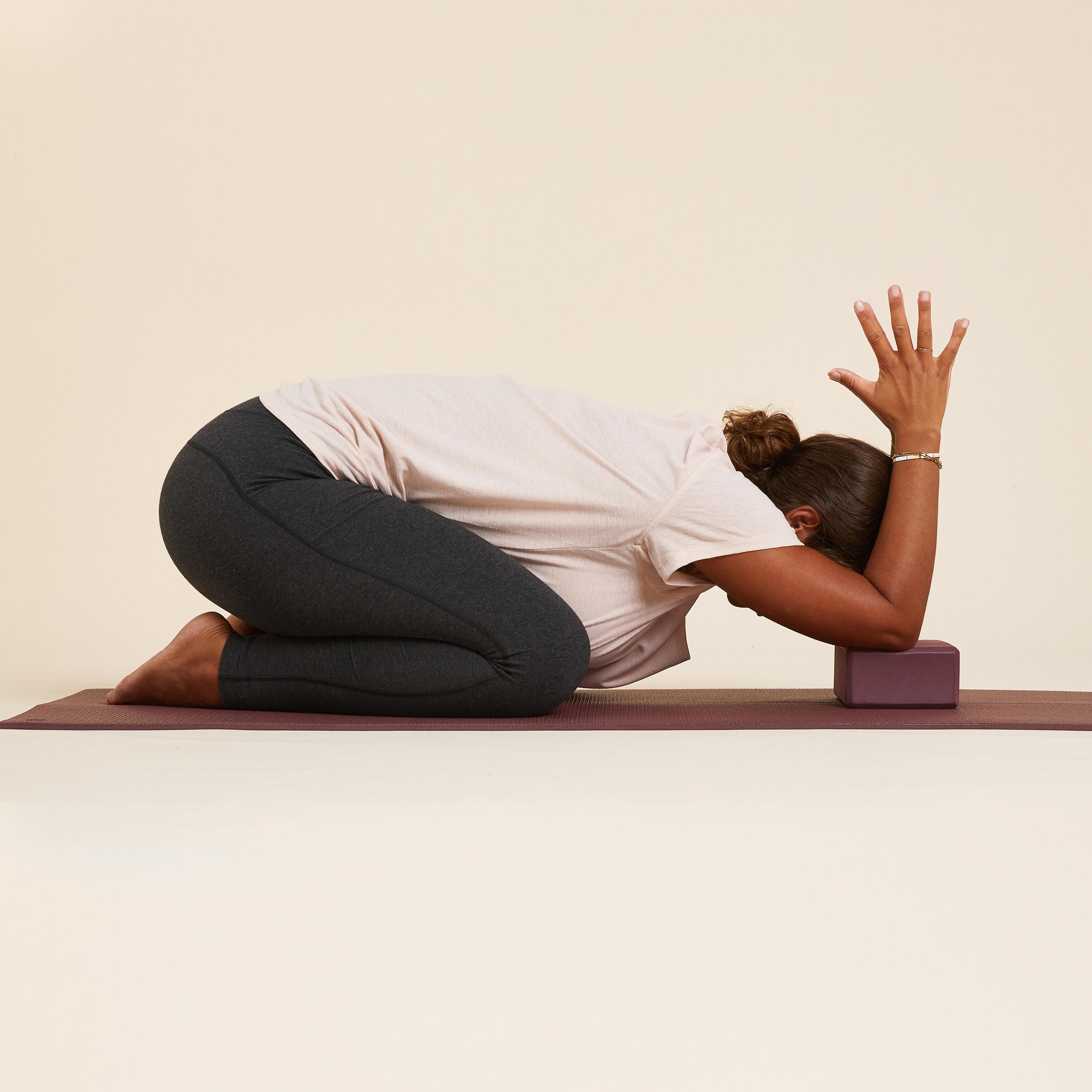 Yogablock Schaumstoff bordeaux 2/4
