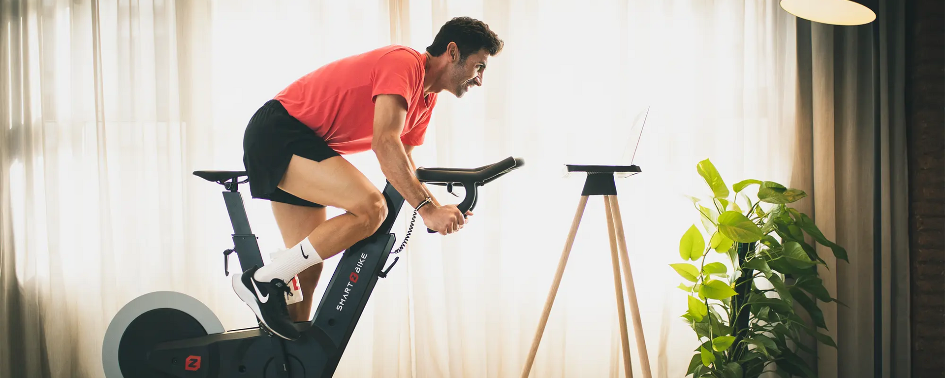 Hombre haciendo spinning
