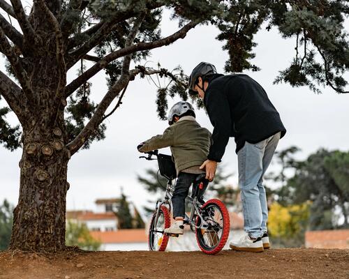 4 étapes pour apprendre à son enfant à faire du vélo… sans les petites roues !