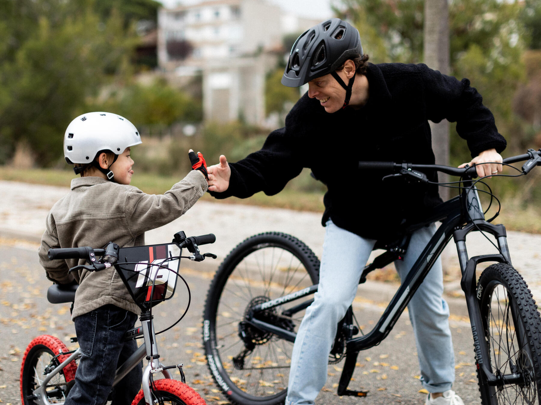 5 consejos para enseñar a tu hijo a montar en bicicleta