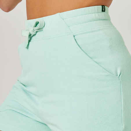 מכנסי ספורט קצרים לנשים מכותנה בגזרה צמודה עם כיס, דגם 520 - ירוק בהיר