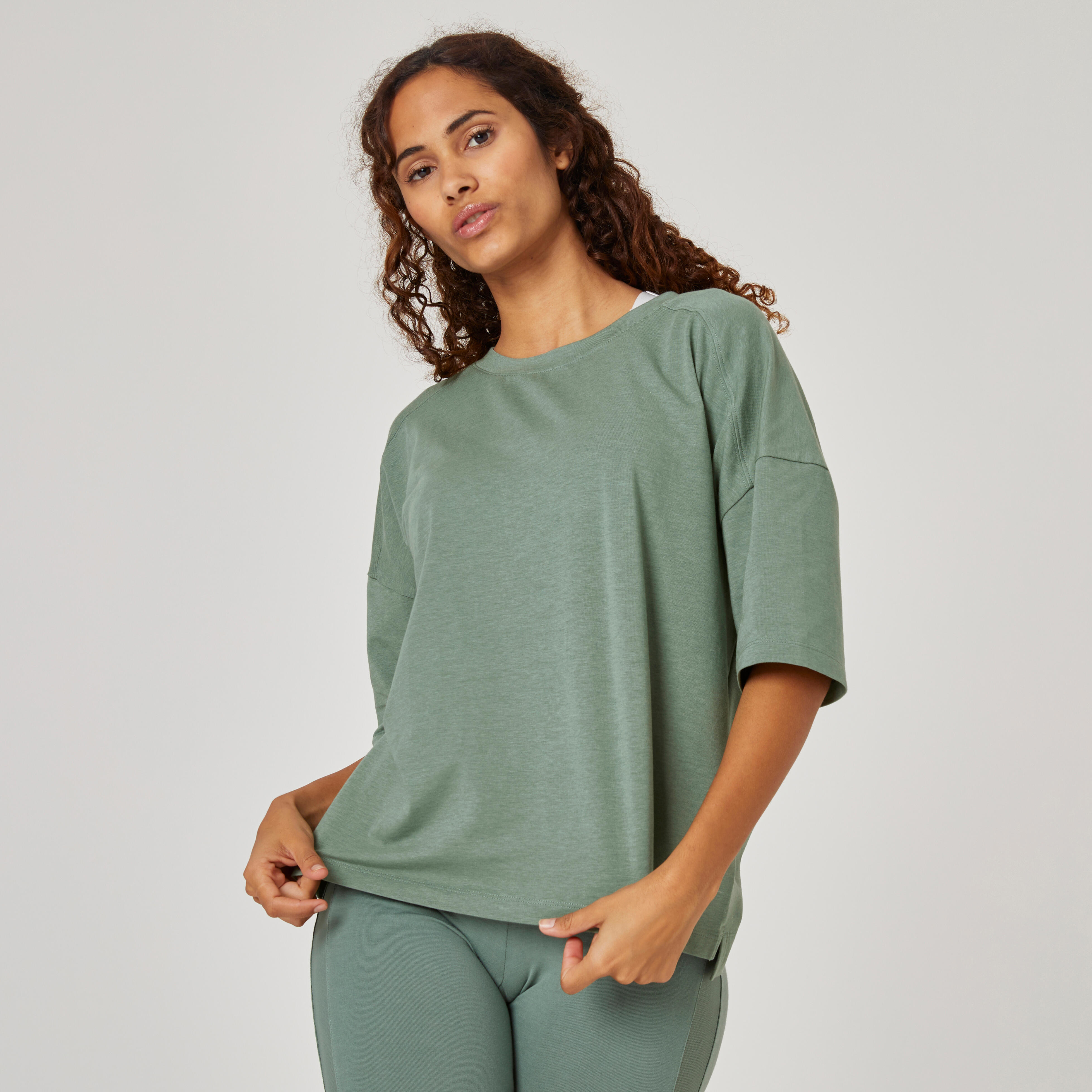 https://contents.mediadecathlon.com/p2188715/k$04e995946135148eb5d20666cf765c56/loose-fit-t-shirt-green-domyos-8665572.jpg