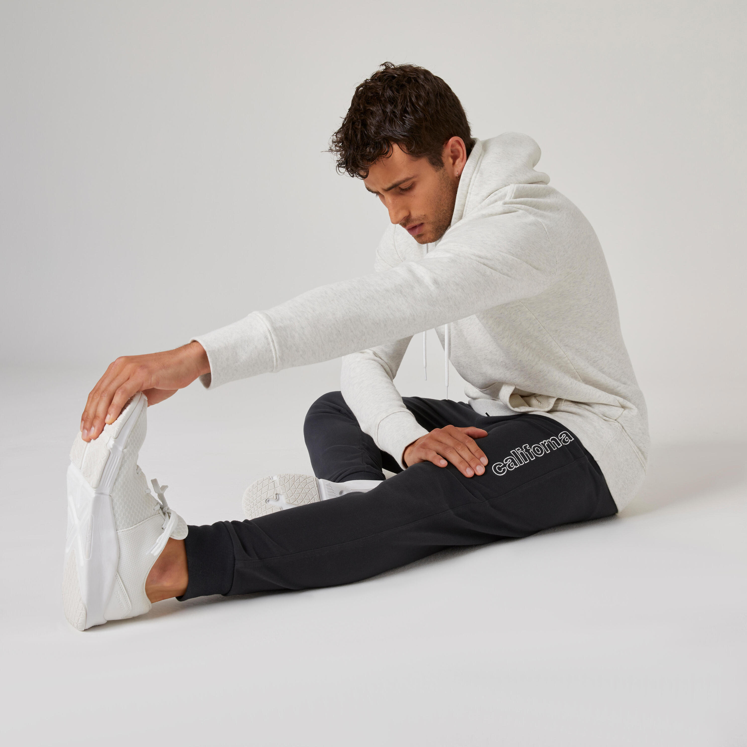 Pantaloni tuta uomo 500 slim fit felpati con tasche grigi 4/8