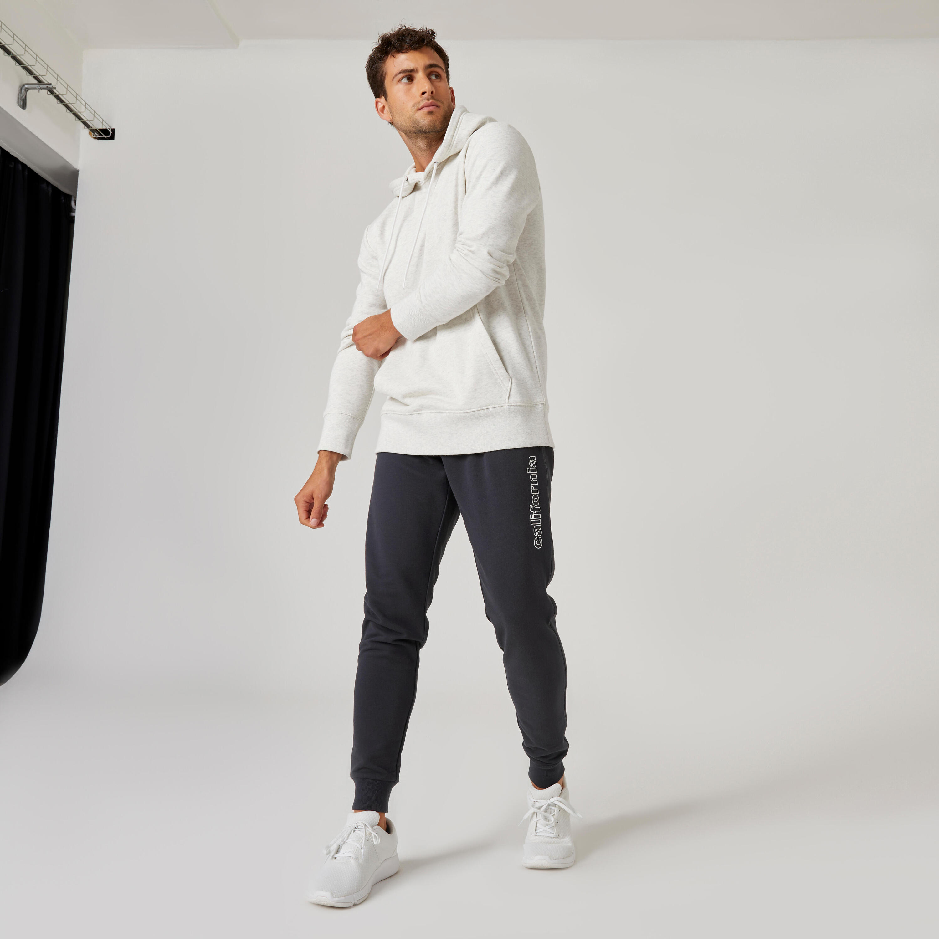 Pantaloni tuta uomo 500 slim fit felpati con tasche grigi 3/8