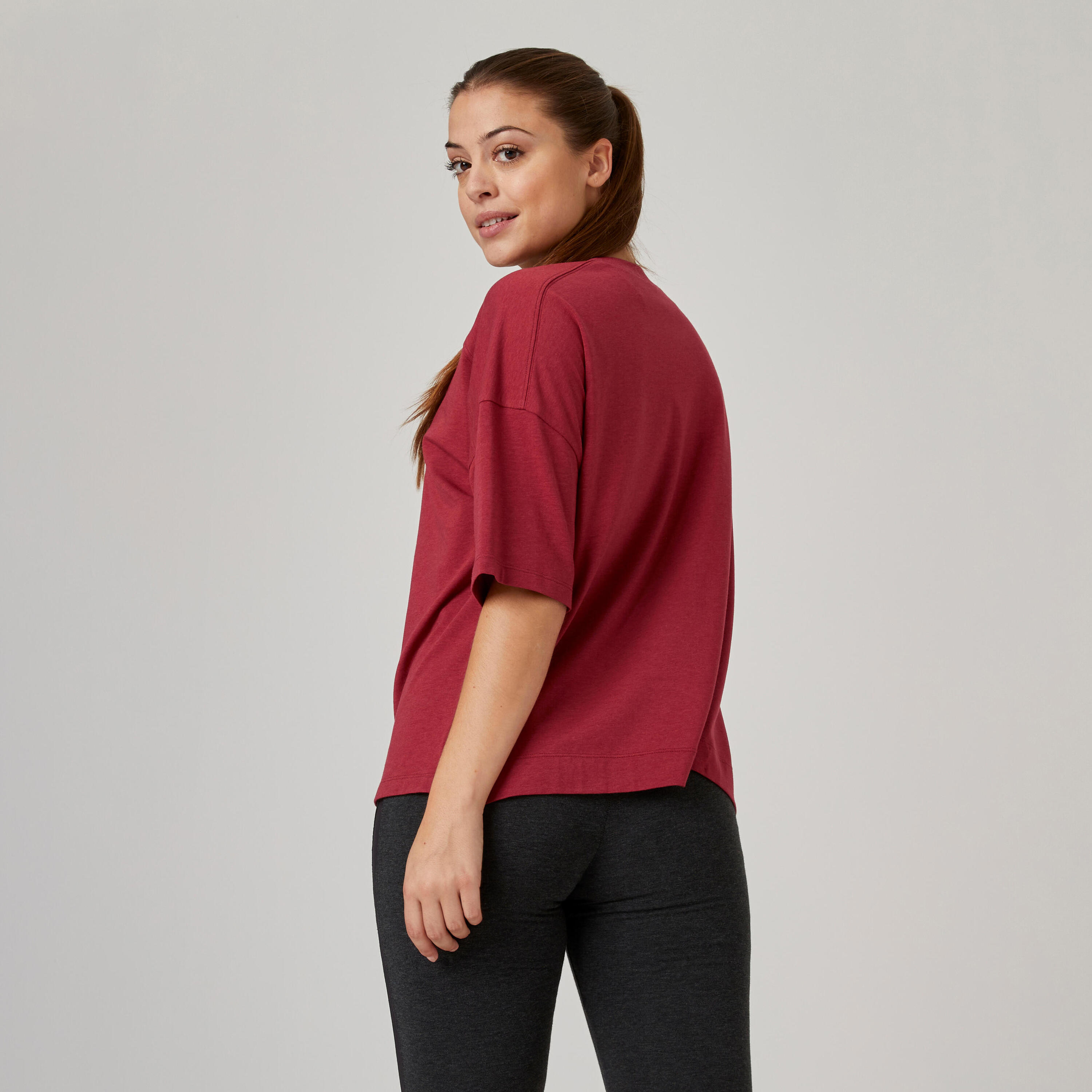 Women's Short-Sleeved Loose-Fit Majority Cotton Fitness T-Shirt 520 - Burgundy 2/7