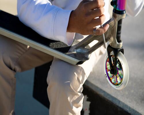 ¿Cómo reparar un patinete eléctrico o clásico?