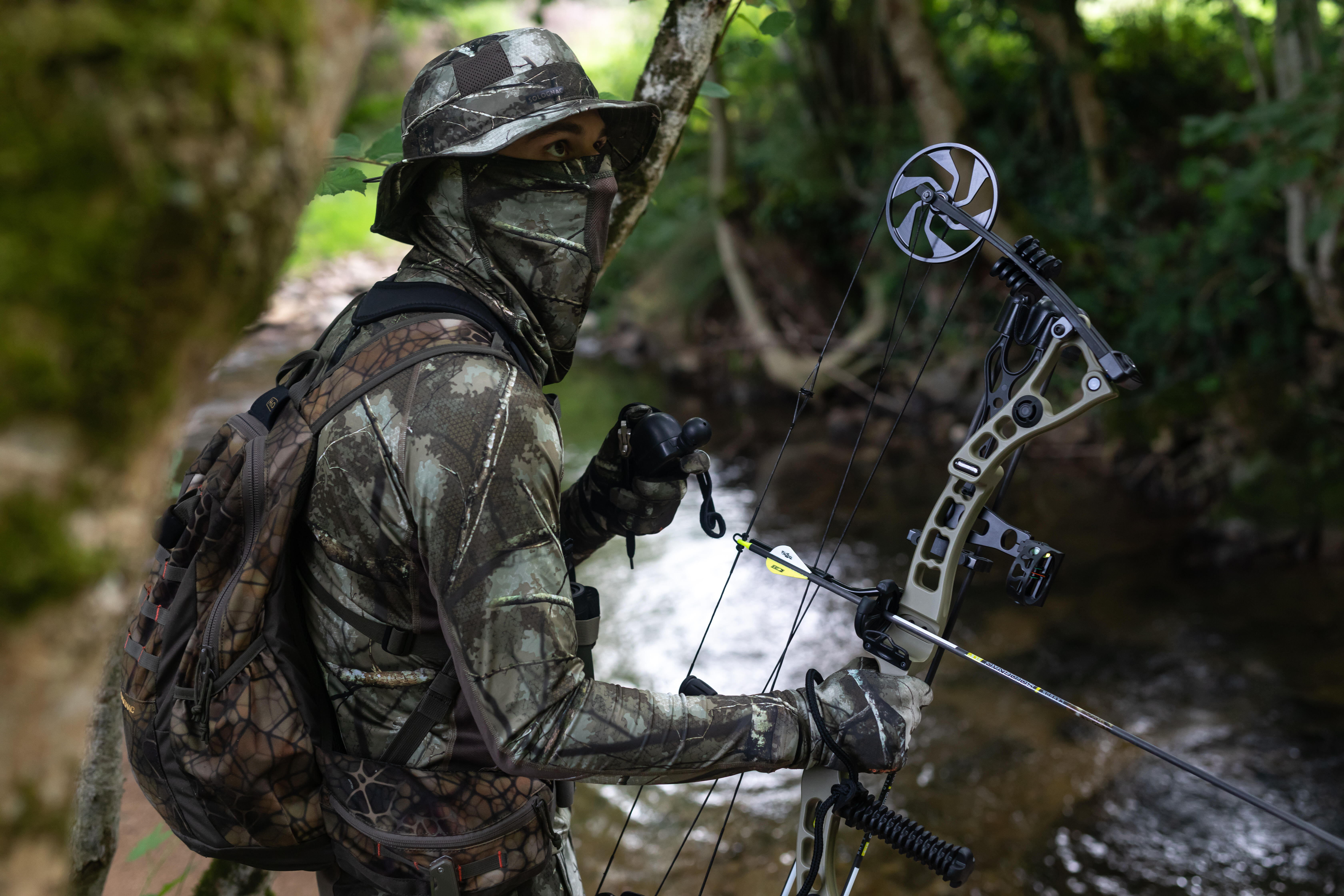 Thin Stretch Hunting Gloves 100 – Camouflage  - SOLOGNAC