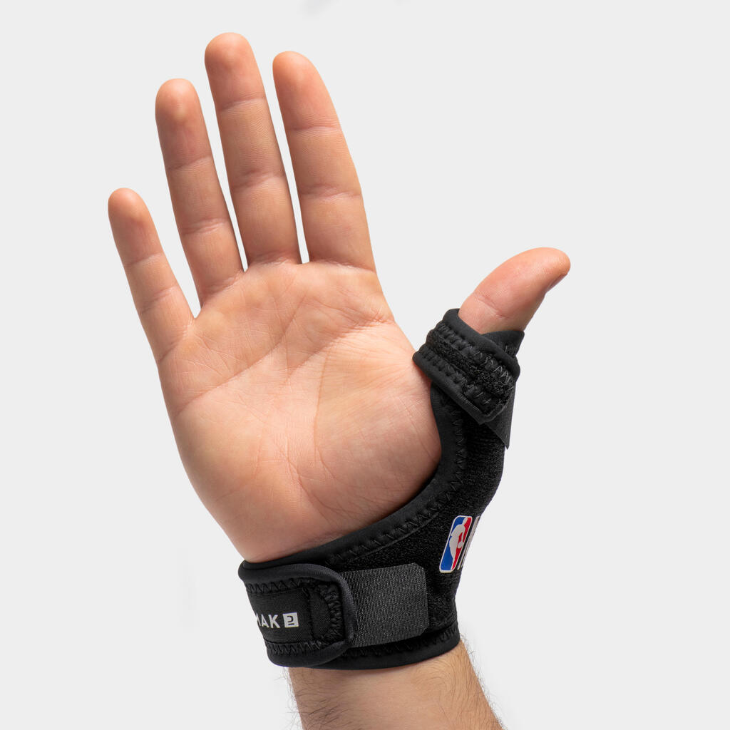 Bandáž na palec R900 NBA pre dospelých ľavák/pravák čierna