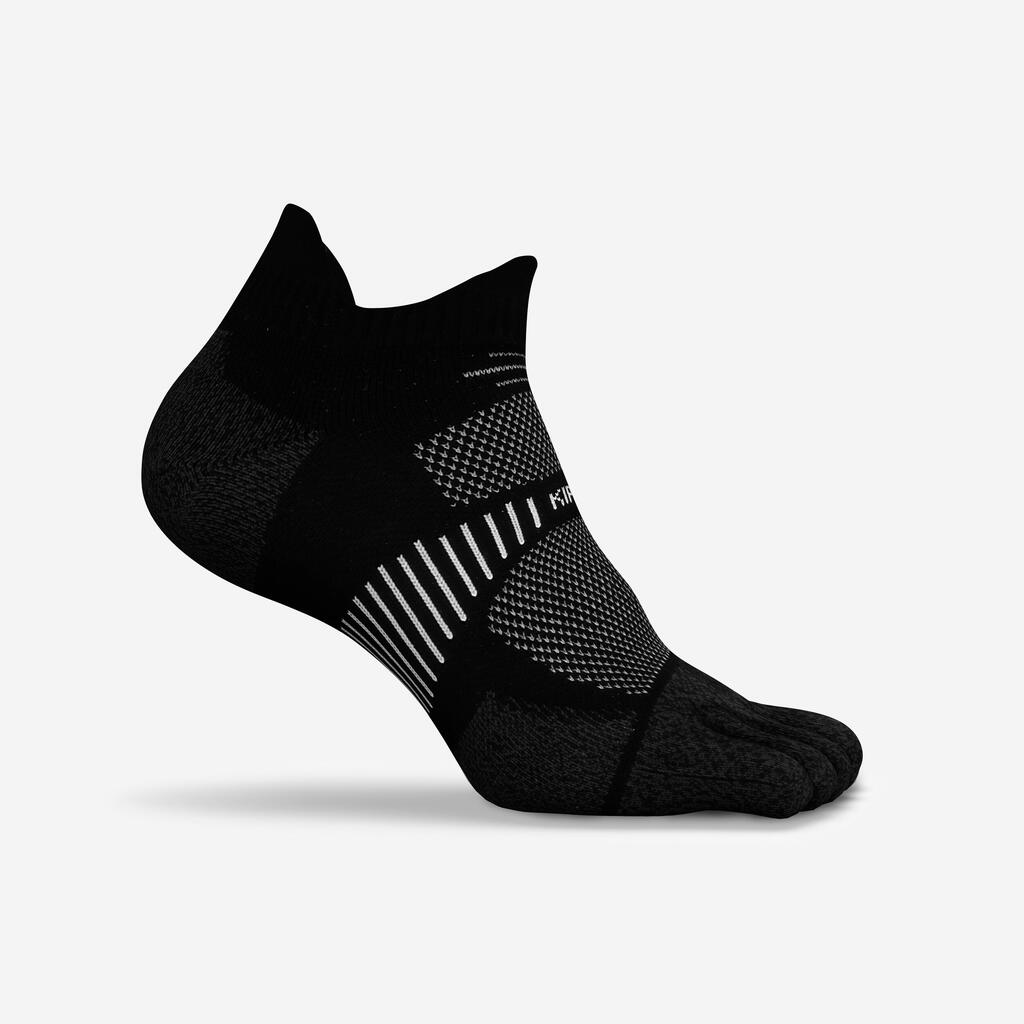Ekologiško dizaino plonos pirštuotos bėgimo kojinės „Run900“, juodos