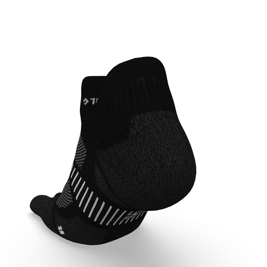 Ekologiško dizaino plonos pirštuotos bėgimo kojinės „Run900“, juodos
