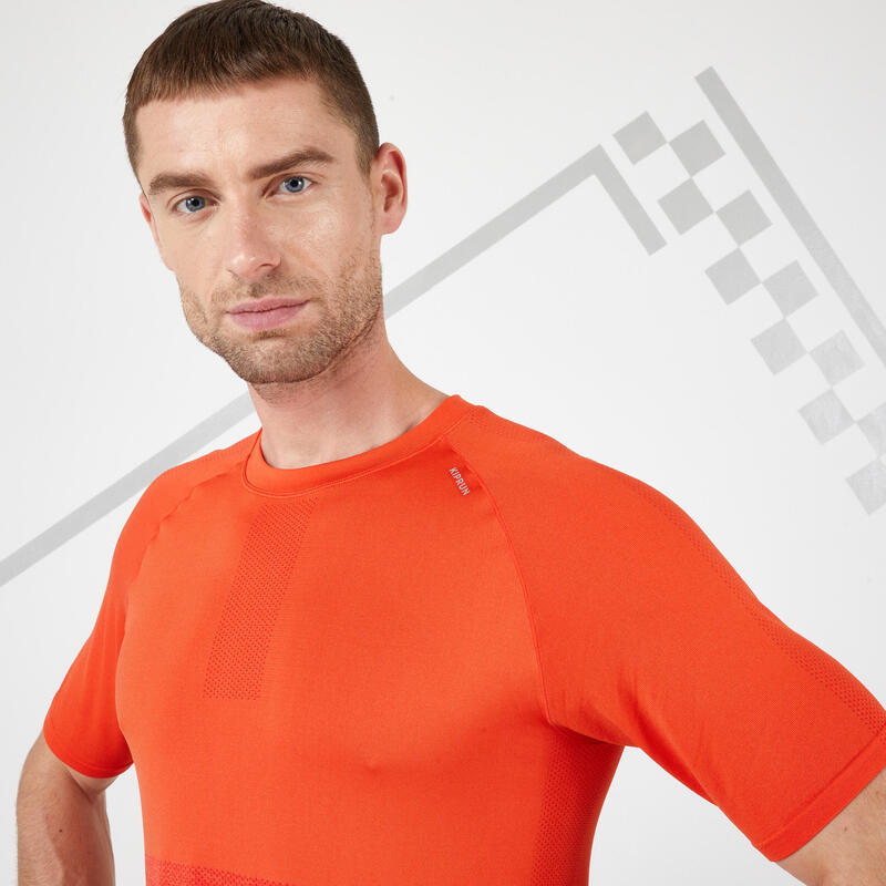Pánské běžecké prodyšné tričko Kiprun Care červené limitovaná edice 