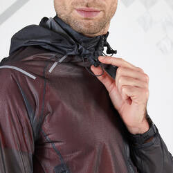 KIPRUN LIGHT SHOWERPROOF MEN'S RUNNING JACKET - BLACK