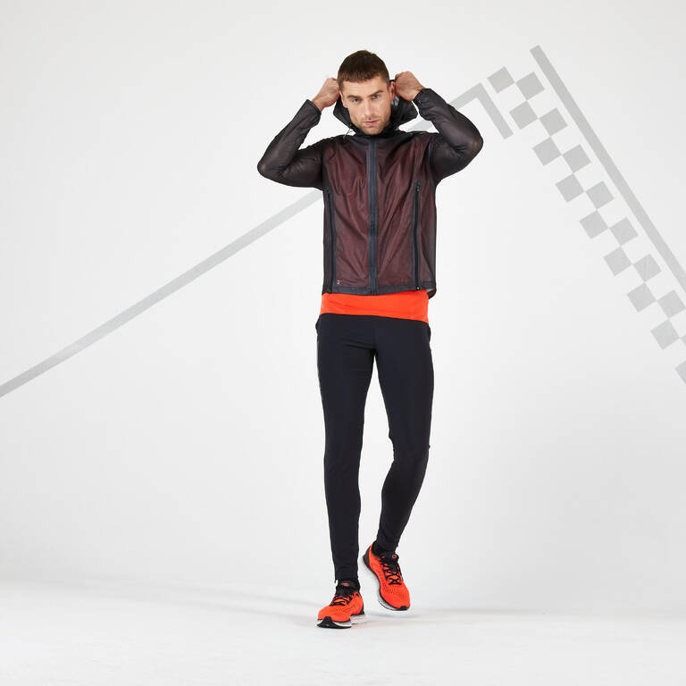 KIPRUN LIGHT SHOWERPROOF MEN'S RUNNING JACKET - BLACK