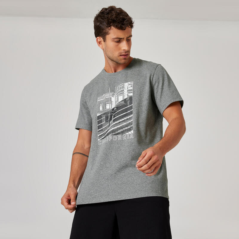T-Shirt 500 Fitness Regular Rundhals Baumwolle Herren grau mit Print