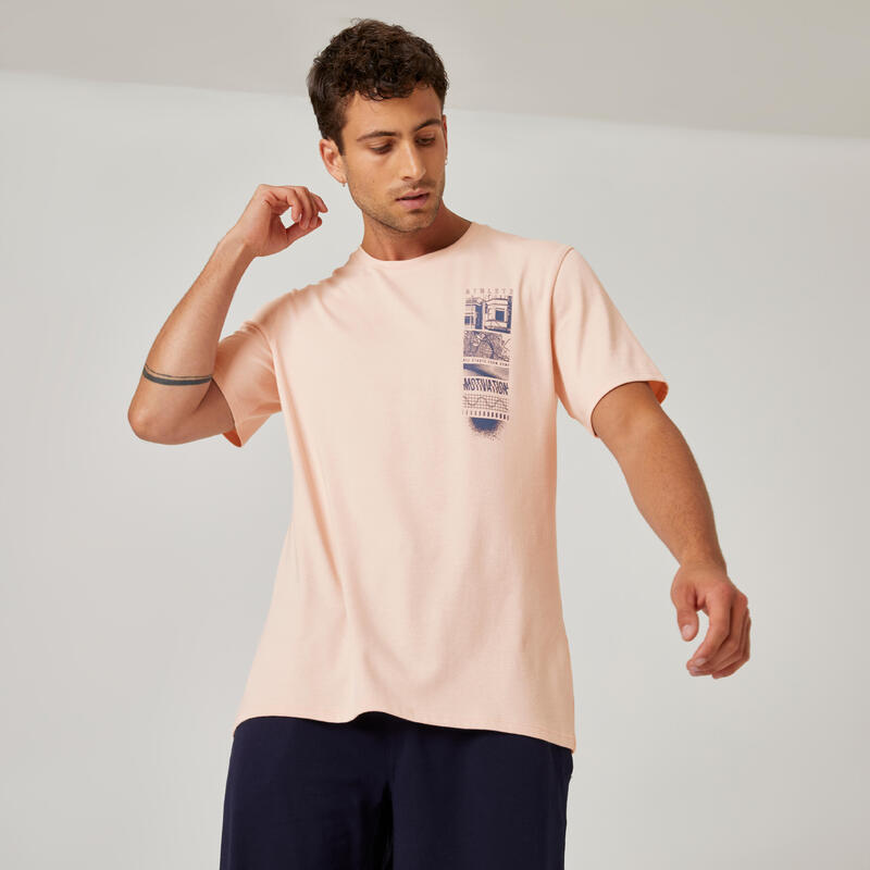 T-Shirt 500 Fitness kurzarm gerader Schnitt Rundhalsausschnitt Baumwolle Herren rosa mit Print 