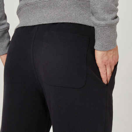 מכנסיים בגזרה רגילה שעשויים בעיקר מכותנה מקולקציית Essentials - שחור