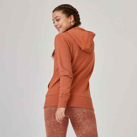 Džemperis su gobtuvu kūno rengybai „Essentials“, tamsiai rusvos spalvos