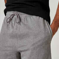 מכנסי ספורט קצרים מכותנה בגזרה ישרה עם כיס, קולקציית Essentials לגברים - אפור