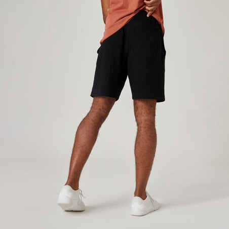 מכנסי ספורט קצרים מכותנה בגזרה ישרה עם כיס, קולקציית Essentials לגברים - שחור
