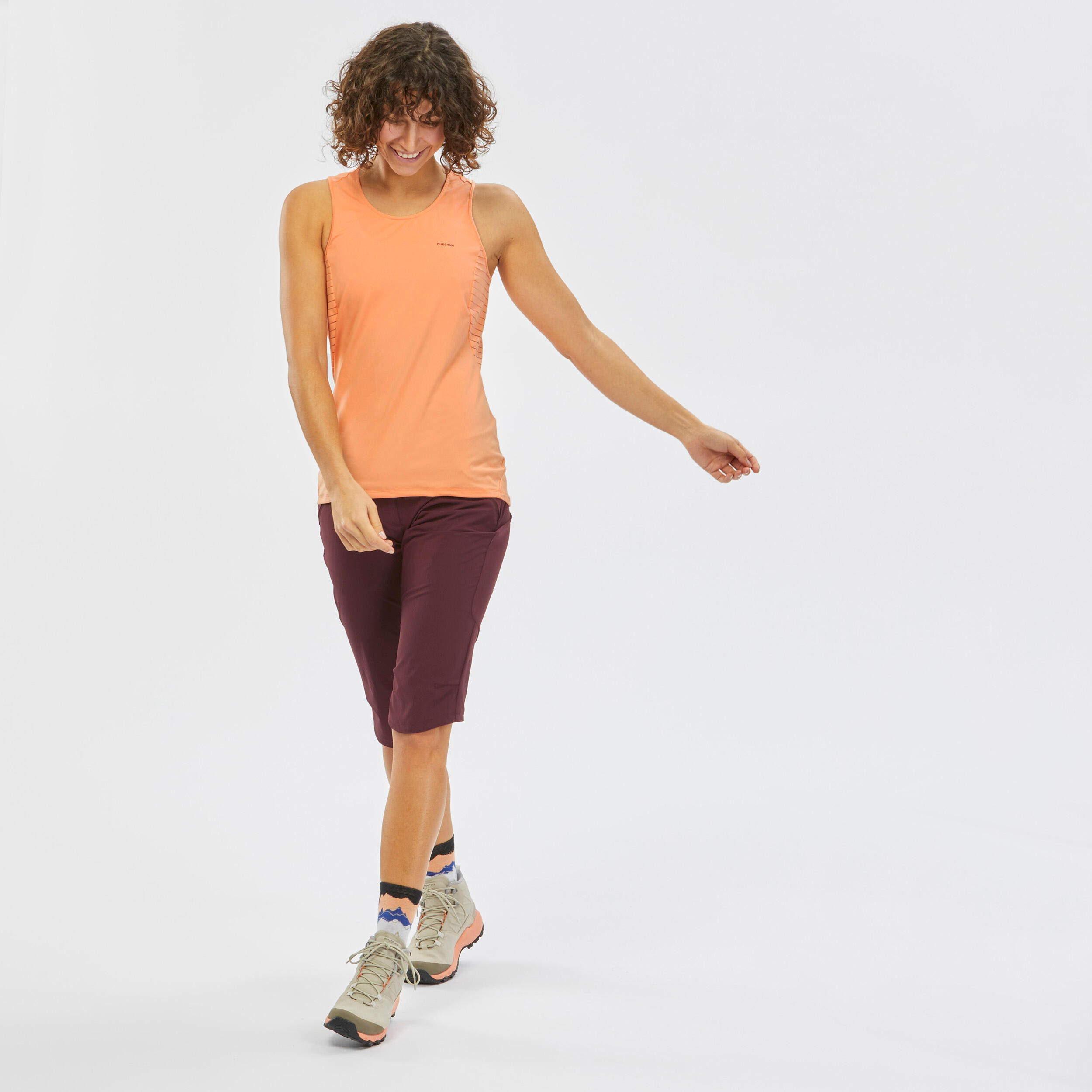 Women’s cropped mountain walking trousers MH500 2/4