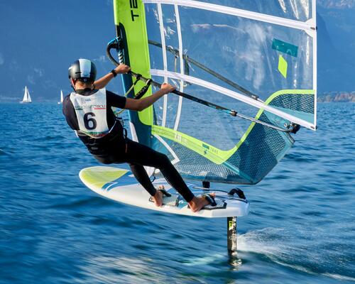 Witaj surfingowa przygodo! Co zabrać na obóz windsurfingowy?