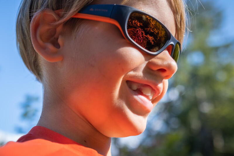 Okulary przeciwsłoneczne turystyczne - MH T550 - dla dzieci > 10 lat - kat. 4