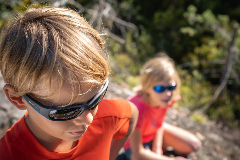 Okulary przeciwsłoneczne turystyczne - MH T550 dla dzieci > 10 lat - kat. 4