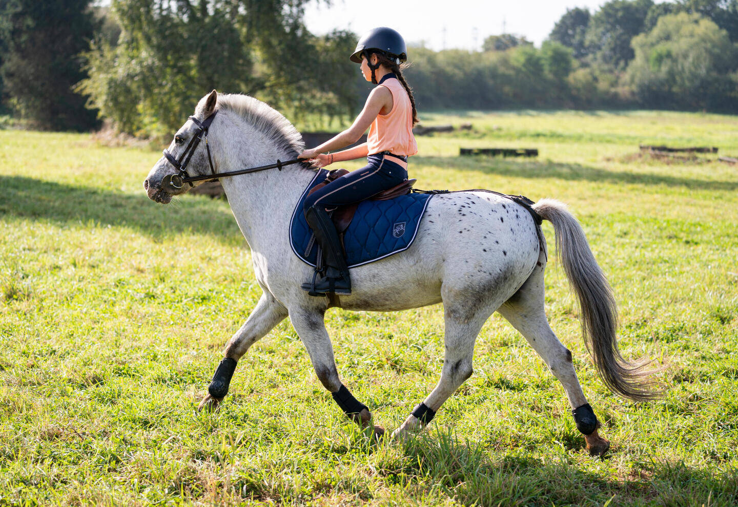 Mädchen auf einem Pferd