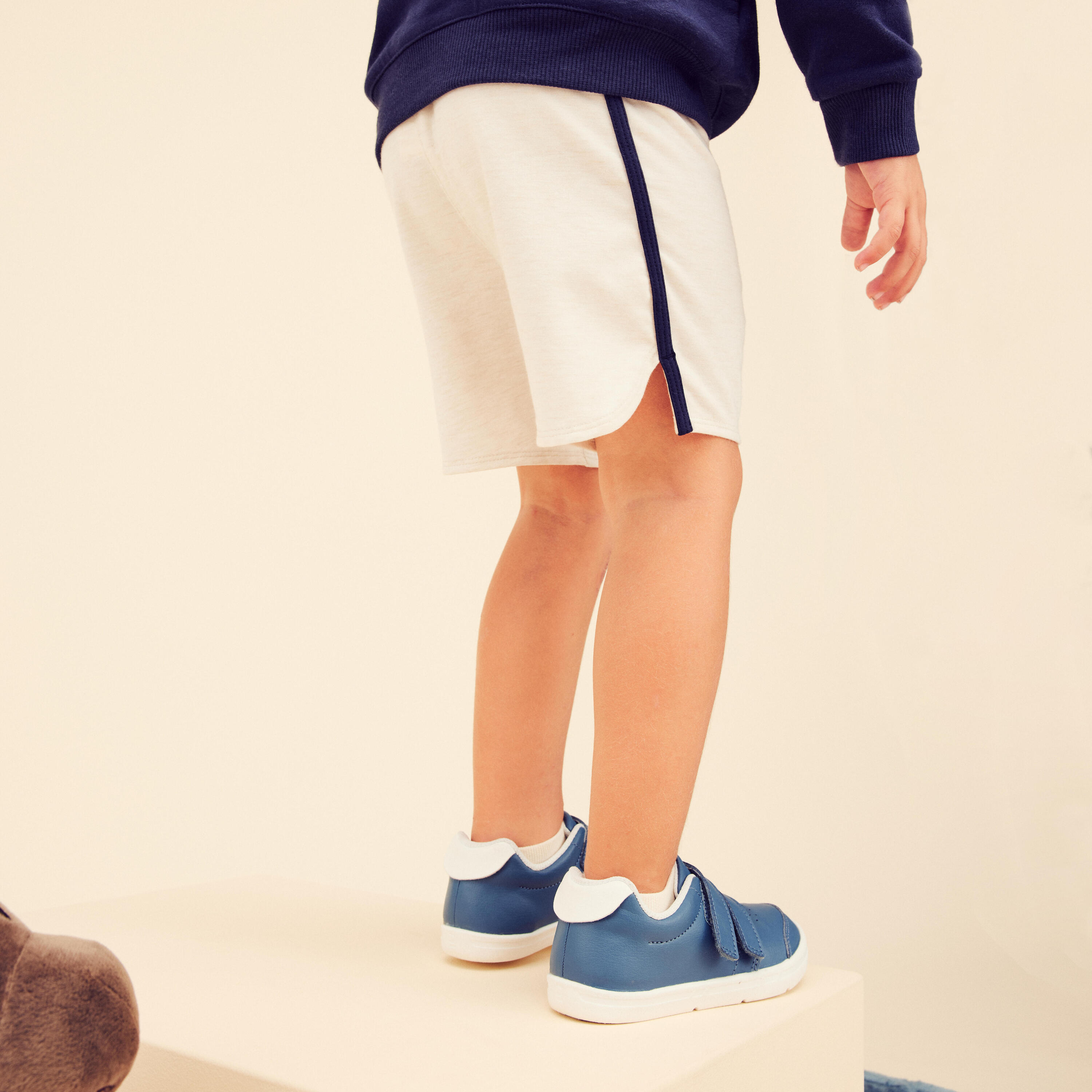 Pantaloncini baby ginnastica regolabili e traspiranti bianchi 2/6