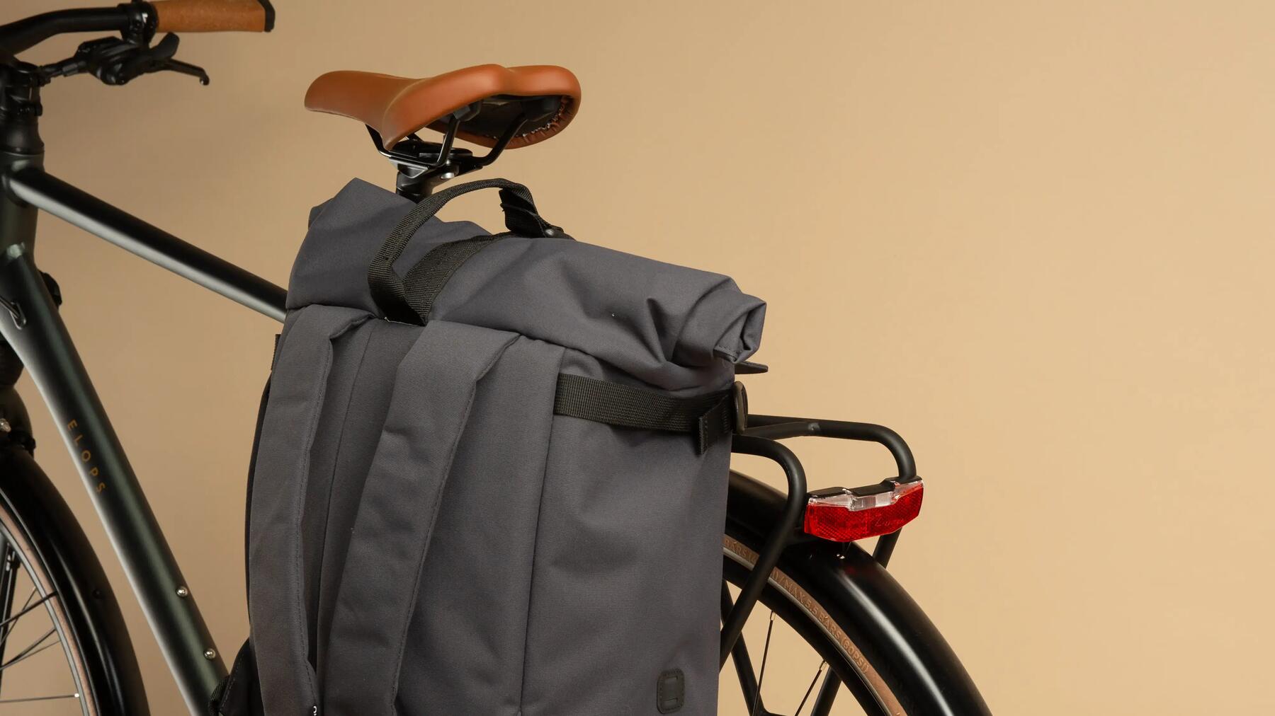 transportar la mochila en bici
