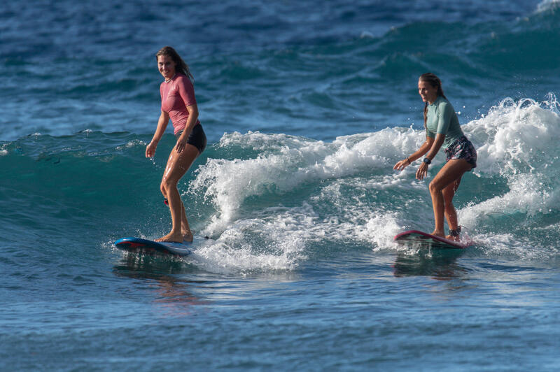 Boardshort surf femme TINI HIBISCO avec ceinture élastiquée et cordon de serrage