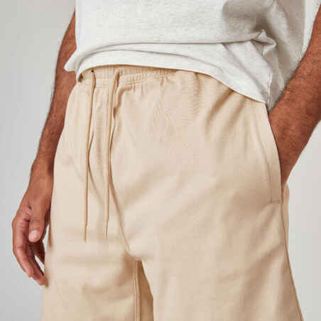 מכנסי ספורט קצרים מכותנה בגזרה ישרה עם כיס, קולקציית Essentials לגברים - בז'
